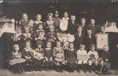 Liberec 1920 Sirotčinec s. Anna, Maerina, Hildeberta - kopie